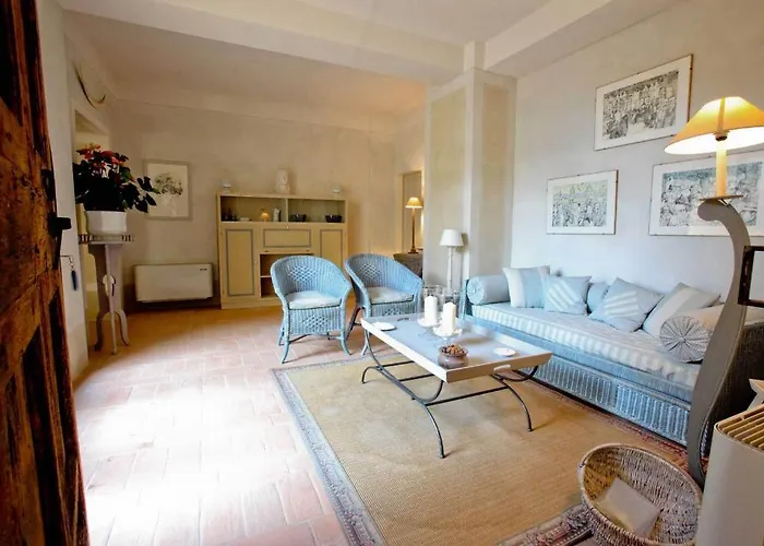 坡德利拉斯特雷加酒店 *