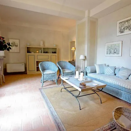 坡德利拉斯特雷加酒店 *